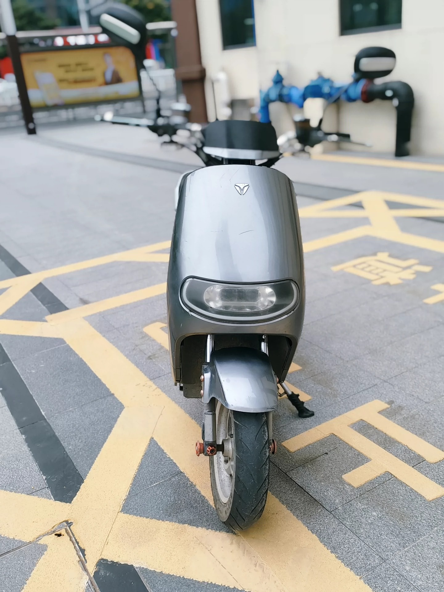 新国标电动车，满电50公里左右，6个电池，外观8成新，没有破损，正常上下班骑，功能正常，没有小毛病，非常的好骑，离开漳州 一直停在地库 转给有需要的人，可以写转